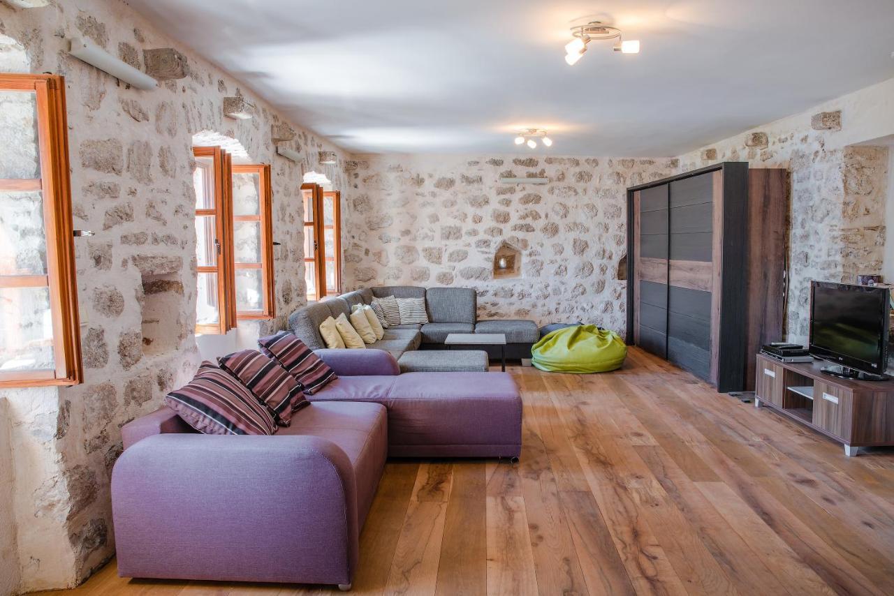 פראסט Guesthouse Mrshe Palace מראה חיצוני תמונה