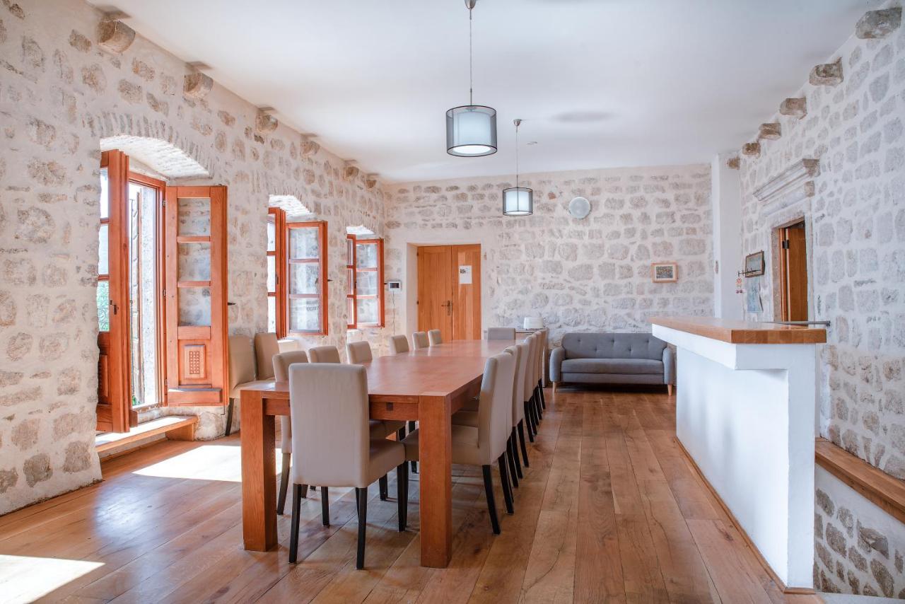 פראסט Guesthouse Mrshe Palace מראה חיצוני תמונה