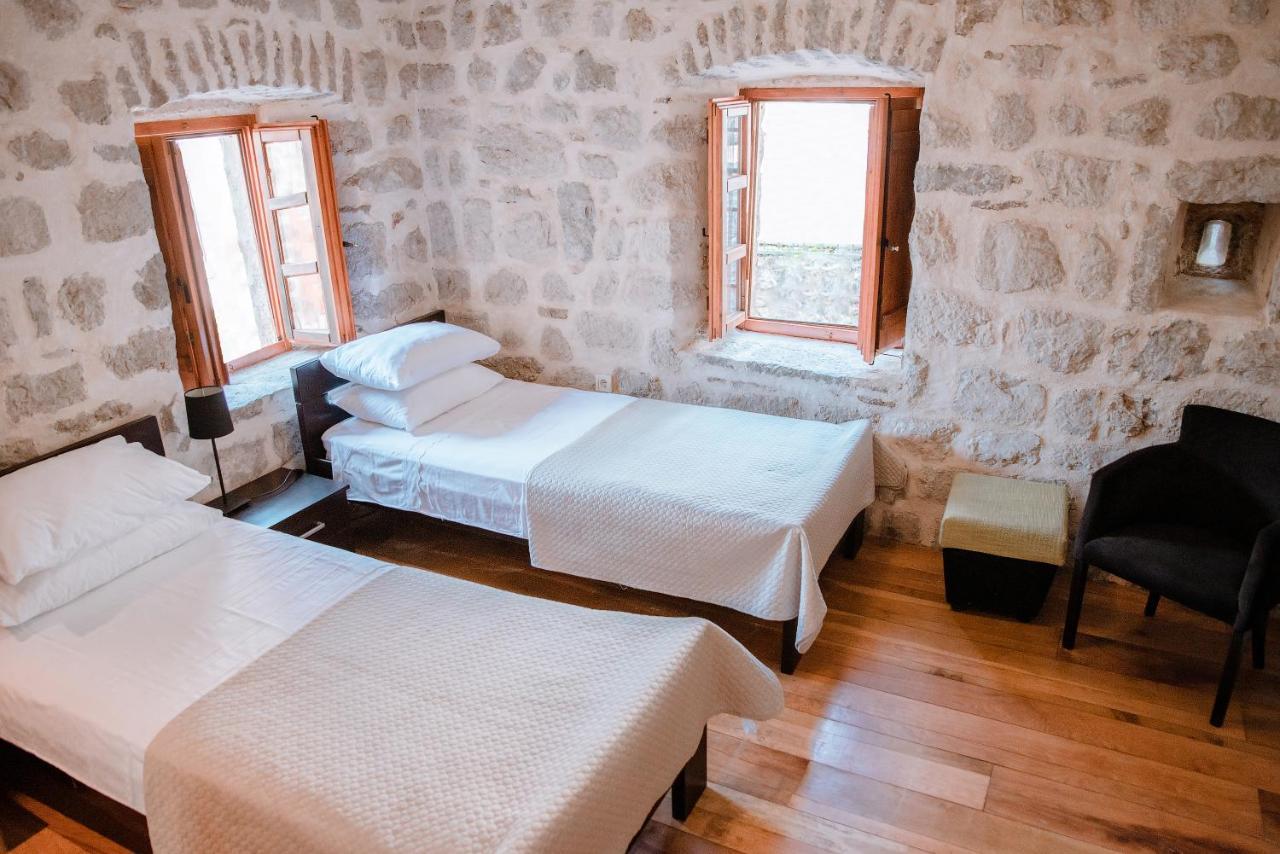 פראסט Guesthouse Mrshe Palace מראה חיצוני תמונה